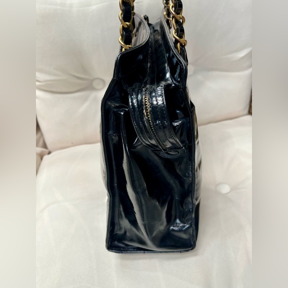 CHANEL 1995 24K Gold Hardware CC Logo Patent Leather Petit Shopping Tote Bag - Picture 5 of 15